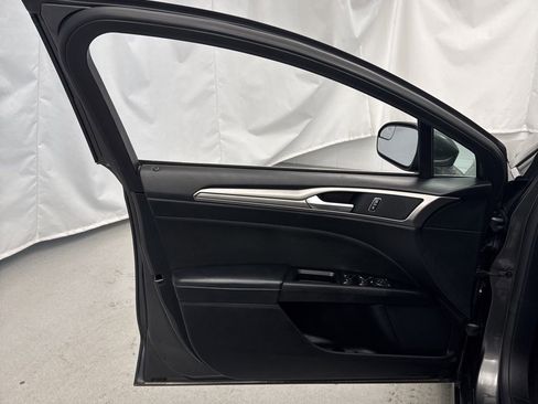 Certified 2017 Ford Fusion SE w/ Fusion SE Technology Package image 12