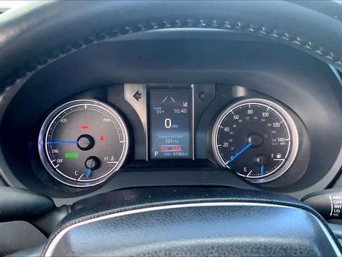 Used 2022 Toyota Venza LE image 25