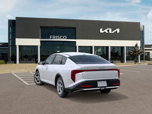 New 2025 Kia K4 LXS image 4