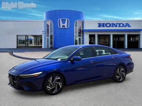 Used 2025 Hyundai Elantra SEL FWD image 7