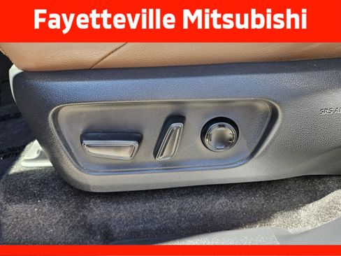 Used 2025 Toyota 4Runner Limited AWD/4WD image 9