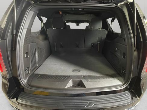 Certified 2025 Chevrolet Suburban LS RWD image 30