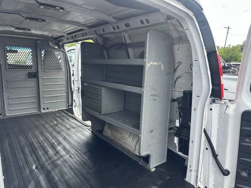 Used 2017 Chevrolet Express 2500 RWD image 20