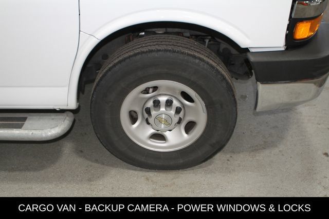 Used 2024 Chevrolet Express 2500 w/ Driver Convenience Package RWD image 6
