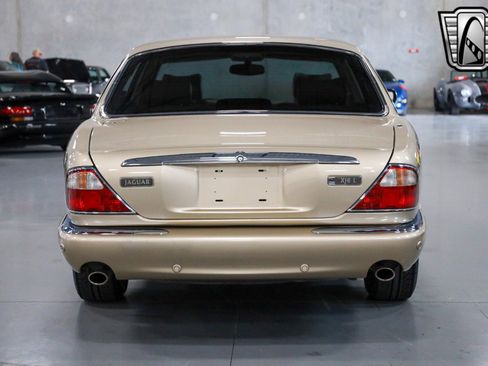 Used 2001 Jaguar XJ8 image 5