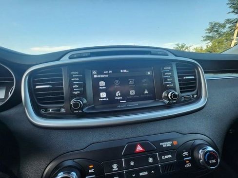 Used 2018 Kia Sorento AWD image 17