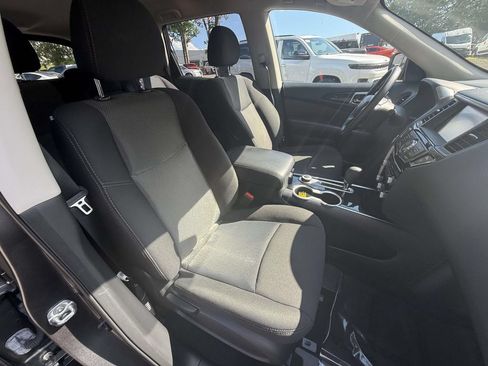 Used 2020 Nissan Pathfinder S AWD/4WD image 9
