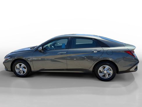 Certified 2026 Hyundai Elantra SE FWD image 2