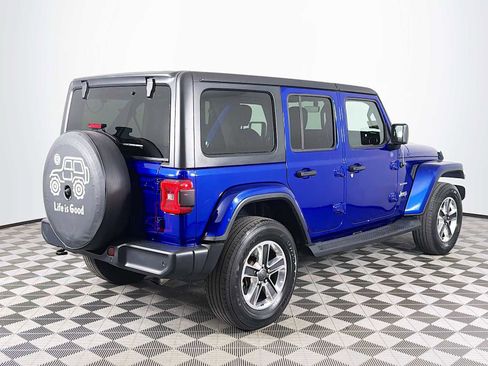 Used 2018 Jeep Wrangler Unlimited Sahara w/ Dual Top Group AWD/4WD image 5