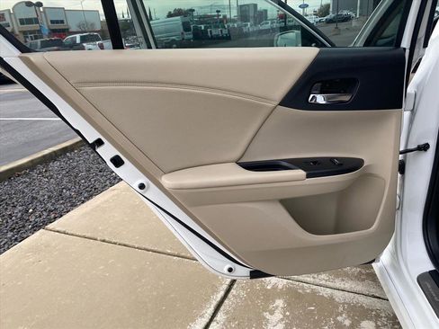 Used 2016 Honda Accord Touring image 21