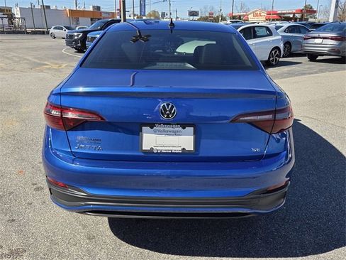 Used 2024 Volkswagen Jetta SE w/ Panoramic Sunroof Package image 10