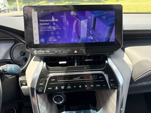 Used 2024 Toyota Venza XLE AWD/4WD image 23