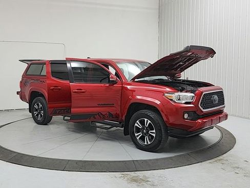 Used 2018 Toyota Tacoma TRD Sport image 9