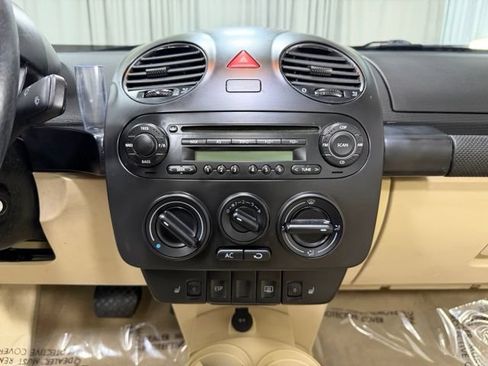 Used 2005 Volkswagen Beetle GLS FWD image 17