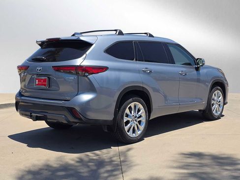 Used 2023 Toyota Highlander Limited w/ Protection Package #3 (TMS) AWD/4WD image 3