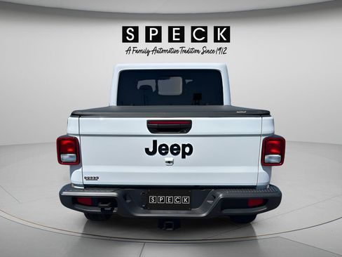 Used 2024 Jeep Gladiator Sport AWD/4WD image 4