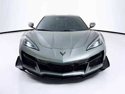 Used 2023 Chevrolet Corvette Z06 w/ Z07 Performance Package image 2