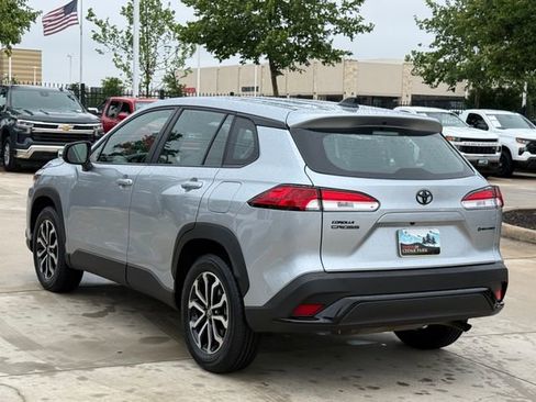 Used 2025 Toyota Corolla Cross AWD Hybrid image 6