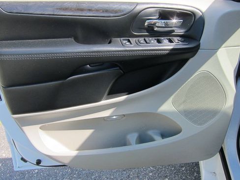 Used 2017 Dodge Grand Caravan SE w/ Power Window Group FWD image 12