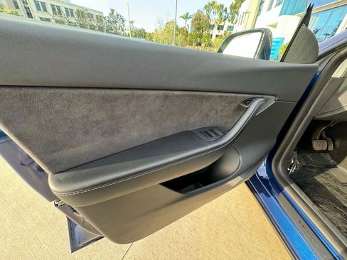 Used 2022 Tesla Model Y Long Range AWD/4WD image 31