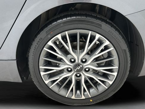 Used 2022 Kia Forte GT-Line w/ GT-Line Premium Package FWD image 8