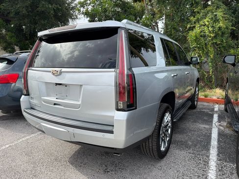 Used 2020 Cadillac Escalade Luxury RWD image 9