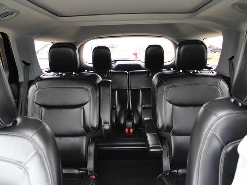 Used 2023 Ford Explorer XLT image 17