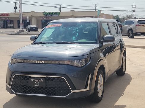 Used 2024 Kia Soul LX w/ Option Group 015 FWD image 3