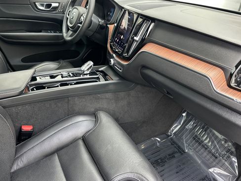 Certified 2023 Volvo XC60 B5 Ultimate AWD/4WD image 18