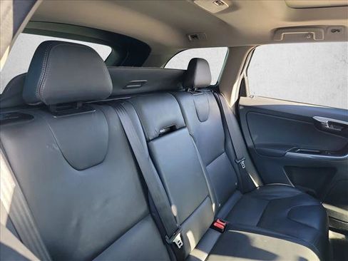 Used 2015 Volvo XC60 T5 Premier image 16