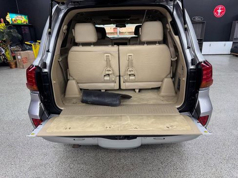 Used 2010 Lexus LX 570 4WD image 16