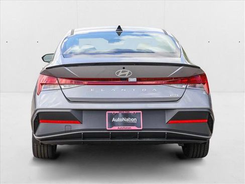 New 2025 Hyundai Elantra SEL image 6