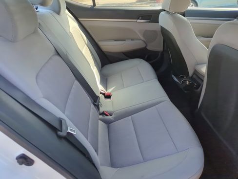 Used 2017 Hyundai Elantra SE image 27