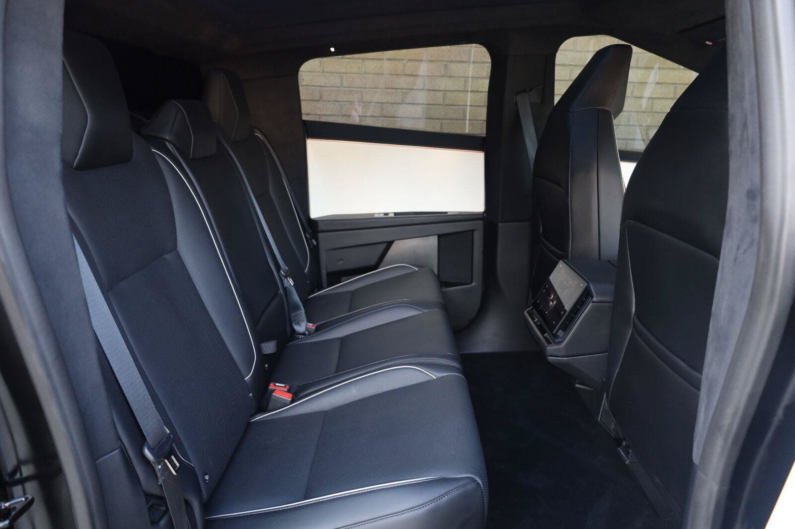 Used 2024 Tesla Cybertruck AWD Crew Cab image 26