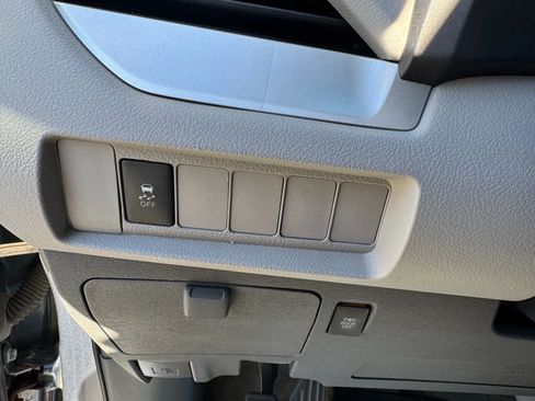 Used 2016 Toyota Sienna LE image 18