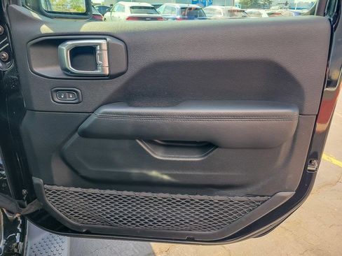 Used 2021 Jeep Wrangler Unlimited Sahara image 20