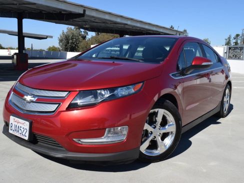Used 2013 Chevrolet Volt Premium w/ Premium Trim Package image 2