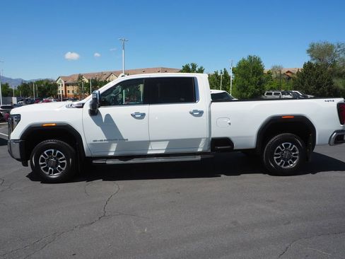 Used 2024 GMC Sierra 3500 SLT w/ SLT Convenience Package AWD/4WD image 4