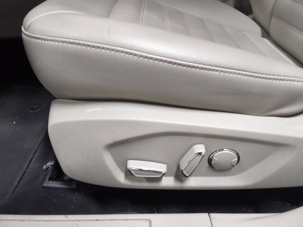 Used 2019 Ford Fusion SEL FWD image 14