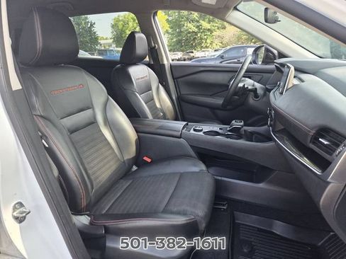 Used 2025 Nissan Rogue SV AWD/4WD image 16