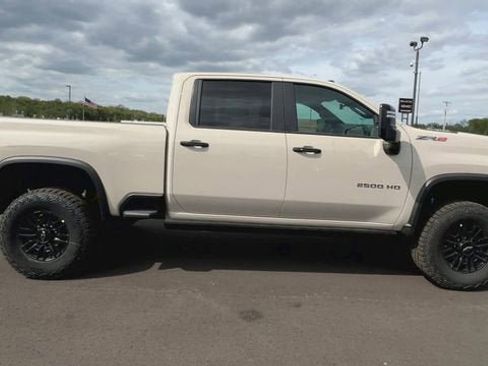 New 2026 Chevrolet Silverado 2500 ZR2 AWD/4WD image 9