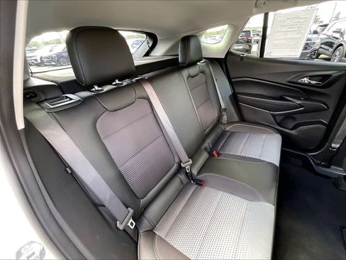 Used 2025 Chevrolet Trax LT w/ LT Convenience Package FWD image 15