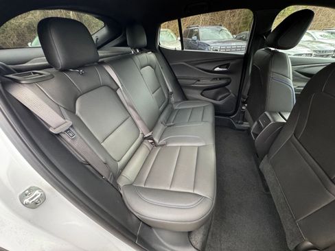 Used 2025 Buick Envista Sport Touring image 35