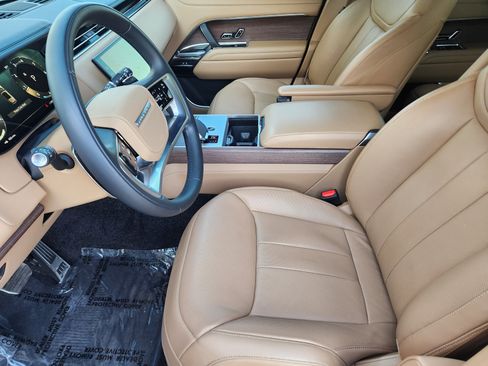 Certified 2024 Land Rover Range Rover SE image 14