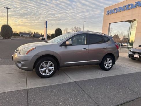 Used 2011 Nissan Rogue SV w/ Premium Pkg image 11