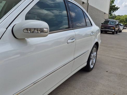 Used 2005 Mercedes-Benz E 500 Sedan image 17