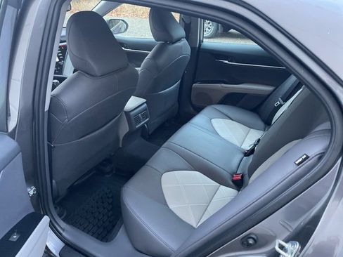 Used 2019 Toyota Camry XLE image 9