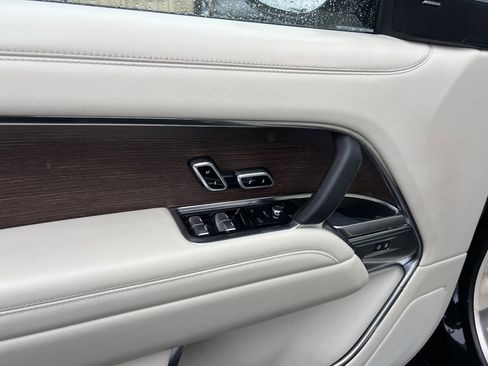 Used 2025 Land Rover Range Rover Long Wheelbase SE image 14