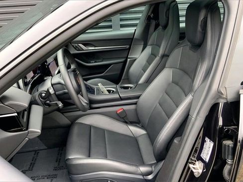Used 2025 Porsche Taycan image 5