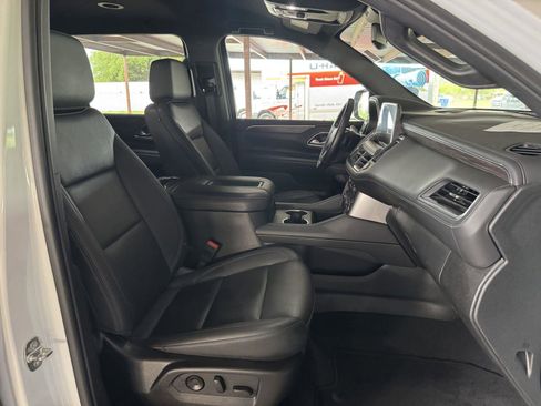 Used 2024 Chevrolet Suburban LT image 40